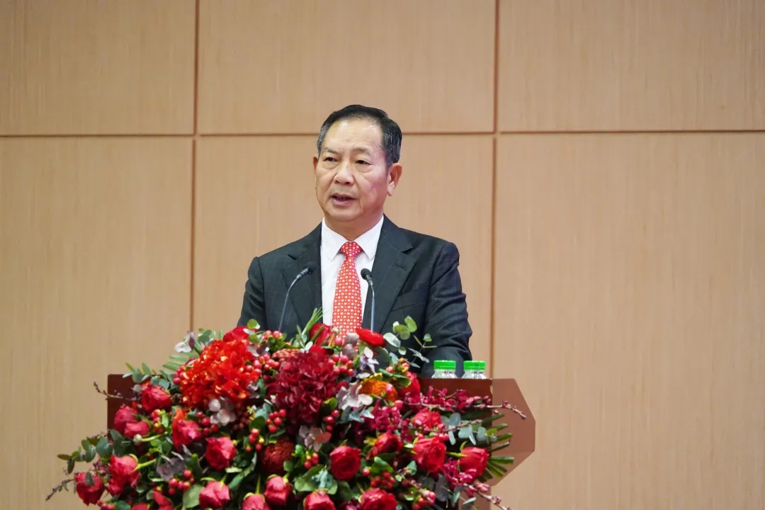 路易摩登現(xiàn)代磚集團(tuán)董事長(zhǎng)講話圖