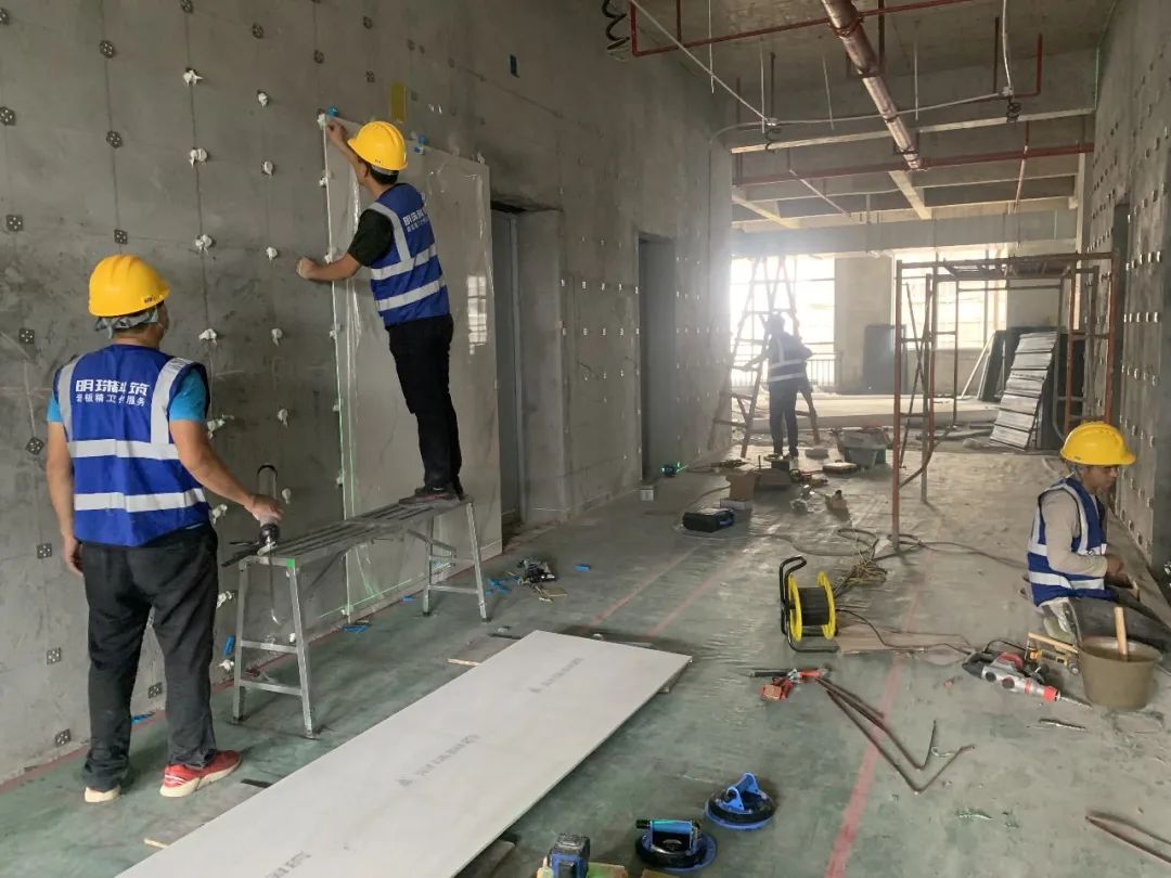 路易摩登現(xiàn)代磚明珠科筑工藝施工現(xiàn)場圖
