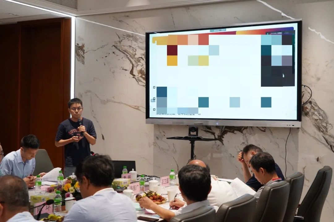 課題負(fù)責(zé)人李明做項目研究匯報圖片